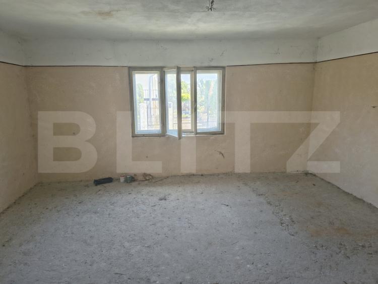 Casă cu 2 camere cu Teren 1200 Mp în Nord