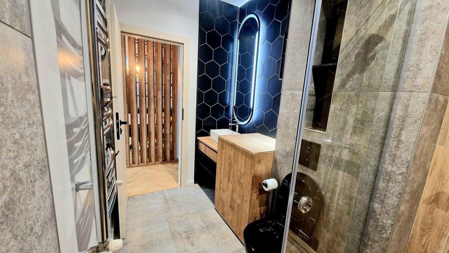 Apartament cu 2 camere decomandat, mobilat în Universitate