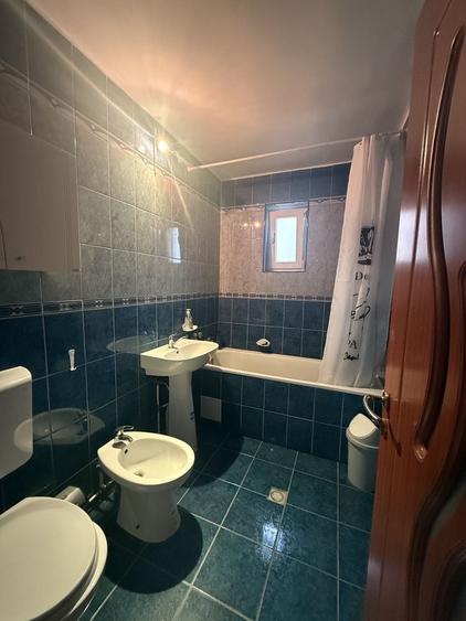Spațiu comercial, de 100 mp, în Între Lacuri