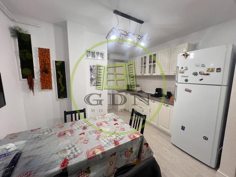 Apartament cu 3 camere decomandat, mobilat în Cornitoiu