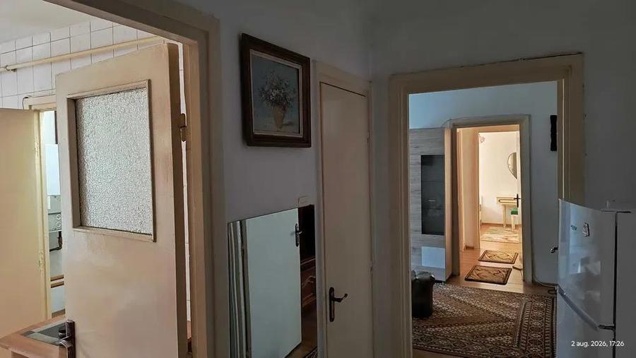 Apartament cu 2 camere semidecomandat, mobilat în Podul de Piatră