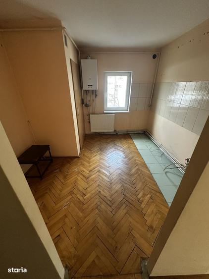 Apartament cu 4 camere decomandat în Central