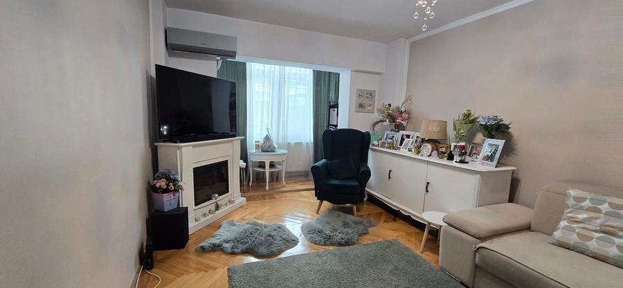 Apartament cu 3 camere decomandat, mobilat în Ultracentral