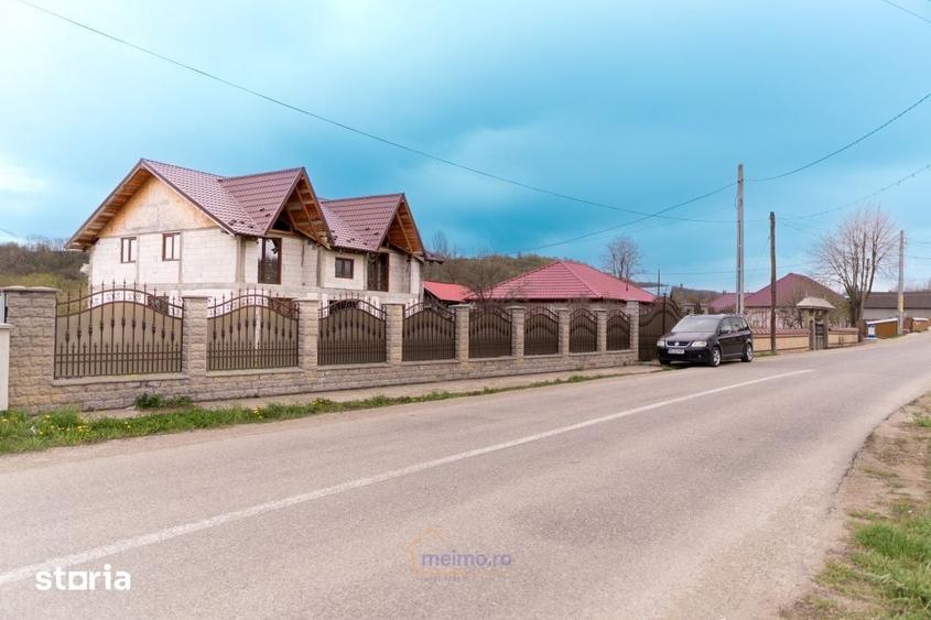 Casă cu 5 camere cu Teren 1440 Mp în Poduri