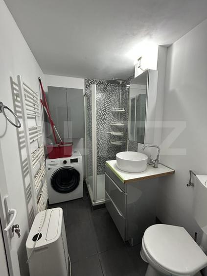 Apartament cu 2 camere semidecomandat, mobilat în Carei