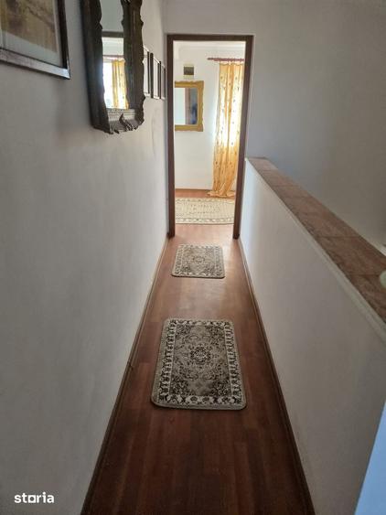 Casă cu 10 camere cu Teren 100 Mp în Corbu