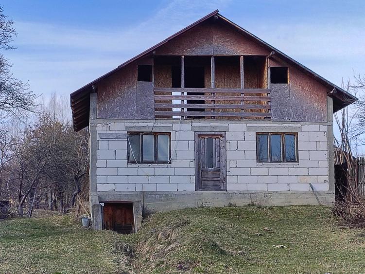 Casă cu 4 camere în Galeșu