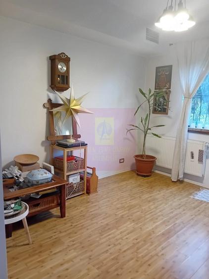Casă cu 5 camere cu Teren 240 Mp în Tei