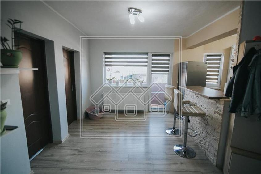 Ap. cu 3 camere,  2 balcoane si gradina - Zona Turnisor - 7