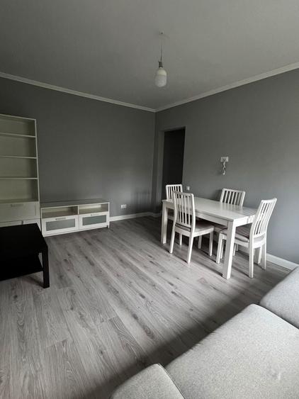 Apartament cu 3 camere semidecomandat în Nufărul