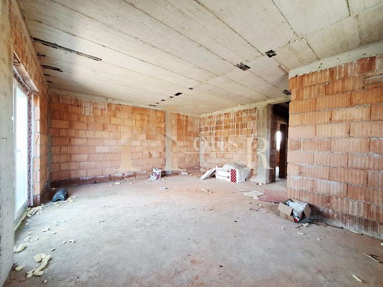 Duplex cu 3 camere cu Canalizare în Urseni