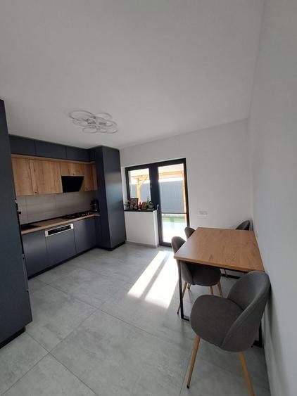 Casă cu 4 camere în Dragomirești-Deal