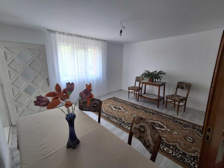 Casă cu 4 camere cu Teren 1200 Mp în Central
