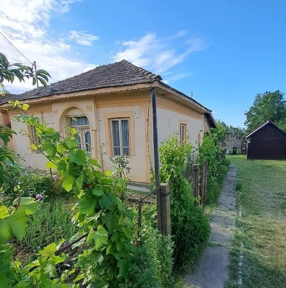 Casă individuală cu 4 camere cu Teren 1000 Mp în Redea