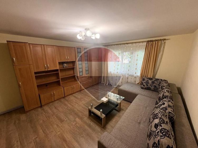 Apartament cu 3 camere decomandat, mobilat în Republicii