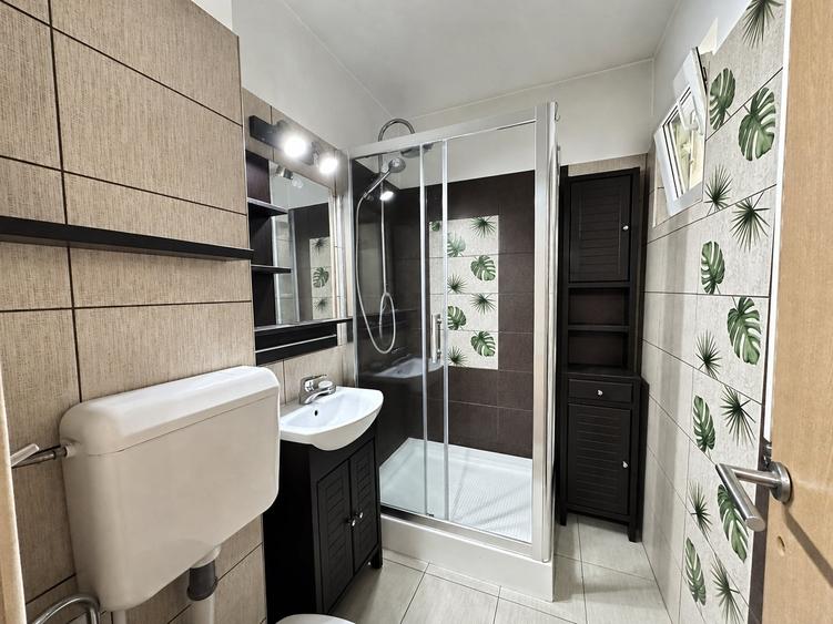 Apartament cu 3 camere semidecomandat în Drumul Taberei