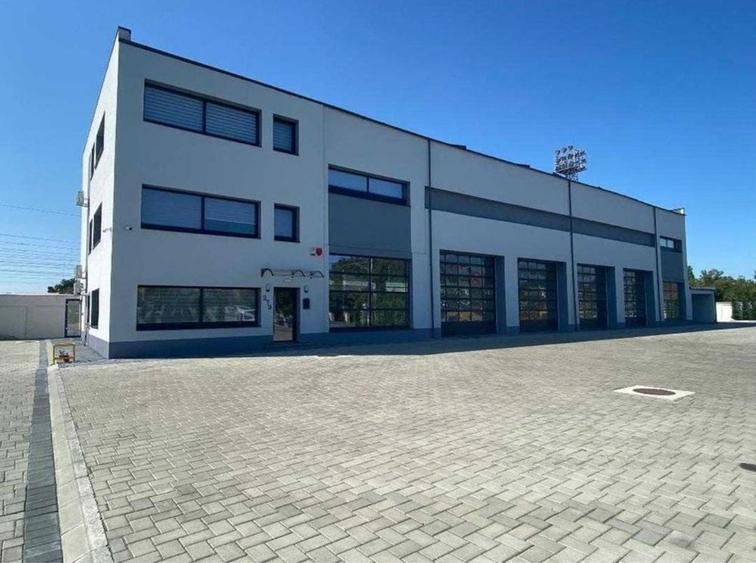 Spațiu comercial, de 640 mp, în Central