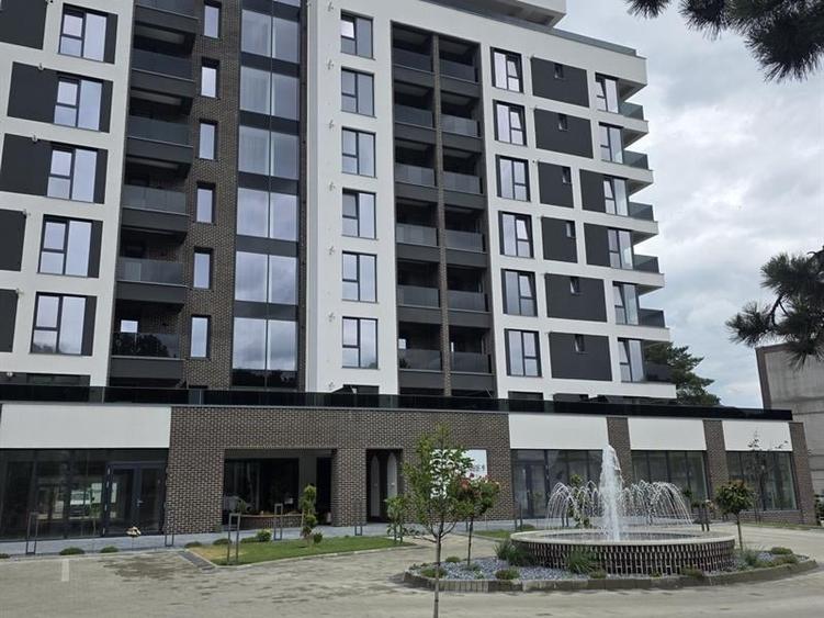 Apartament cu 3 camere semidecomandat în Sud