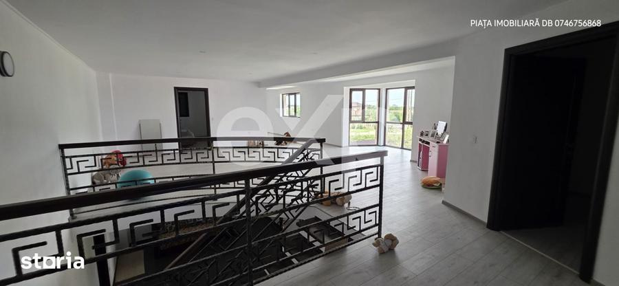Casă cu 10 camere cu Teren 9800 Mp în Văcărești
