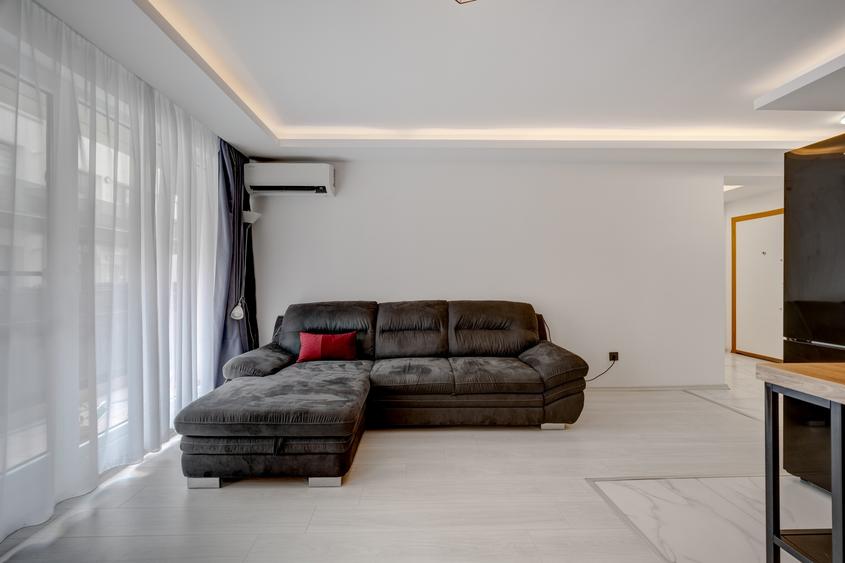 Apartament cu 3 camere decomandat în Titan