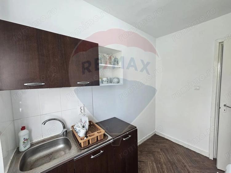 Apartament cu 3 camere semidecomandat în Central