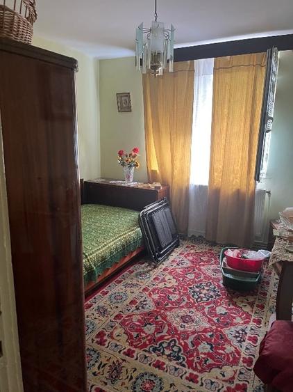 Apartament cu 2 camere semidecomandat în Centrul Vechi