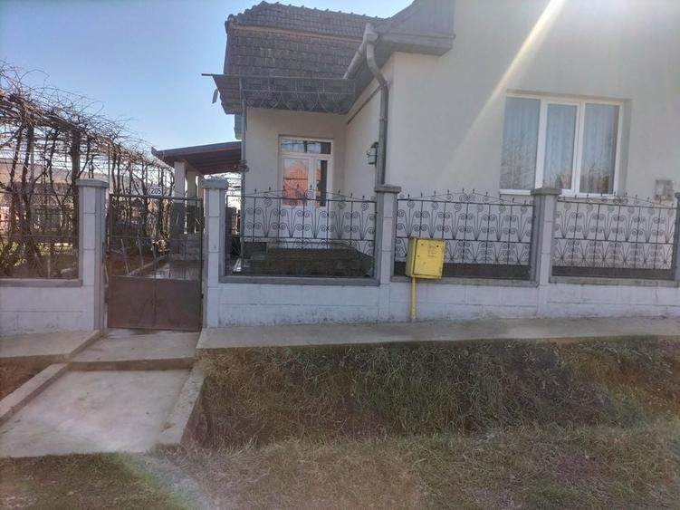 Casă cu 3 camere în Tritenii de Jos