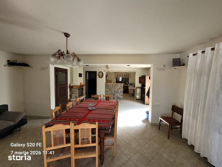 Casă cu 4 camere cu Teren 1200 Mp în Sadu