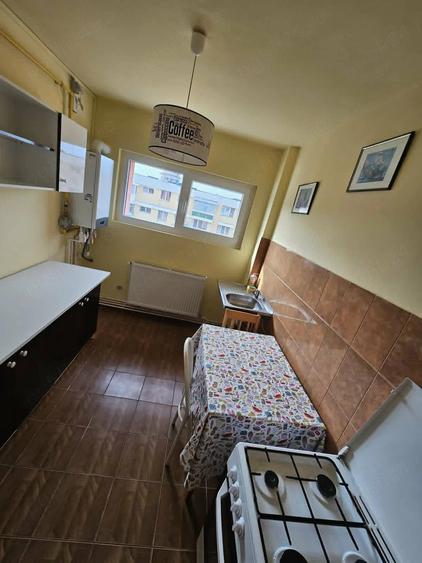 Apartament cu 2 camere semidecomandat în Grivița