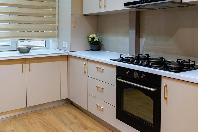 Apartament cu 3 camere semidecomandat în Herăstrău