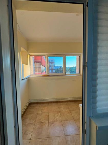 Apartament cu 3 camere decomandat în Teiul Doamnei