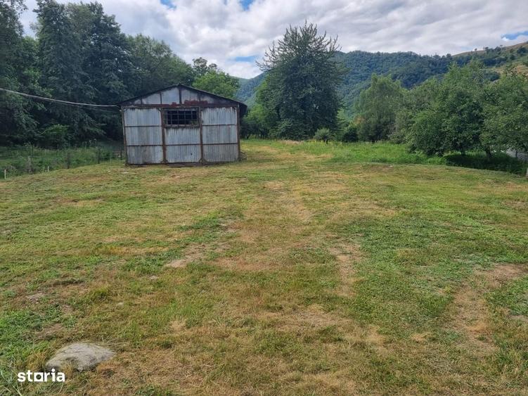 Casă cu 2 camere în Hobița
