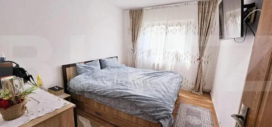 Apartament cu 3 camere decomandat, mobilat în Central