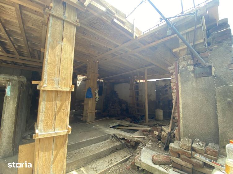 Casă cu 5 camere cu Teren 100 Mp în Grivița