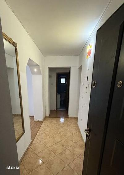 Apartament cu 3 camere, mobilat în 9 Mai