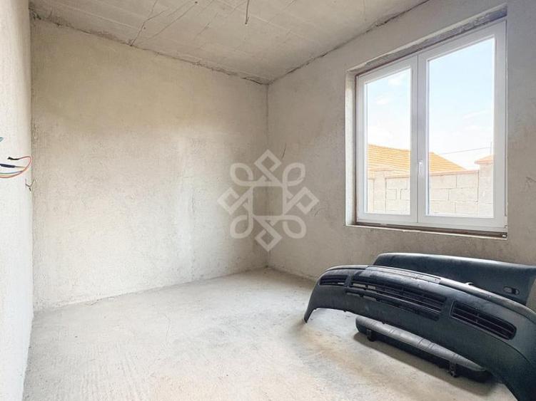 Casă cu 4 camere cu Teren 745 Mp în Central