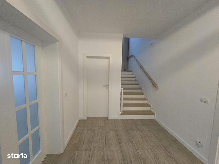 Casă cu 4 camere cu Teren 1239 Mp în Central