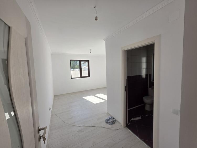 Casă cu 3 camere cu Teren 300 Mp în Central