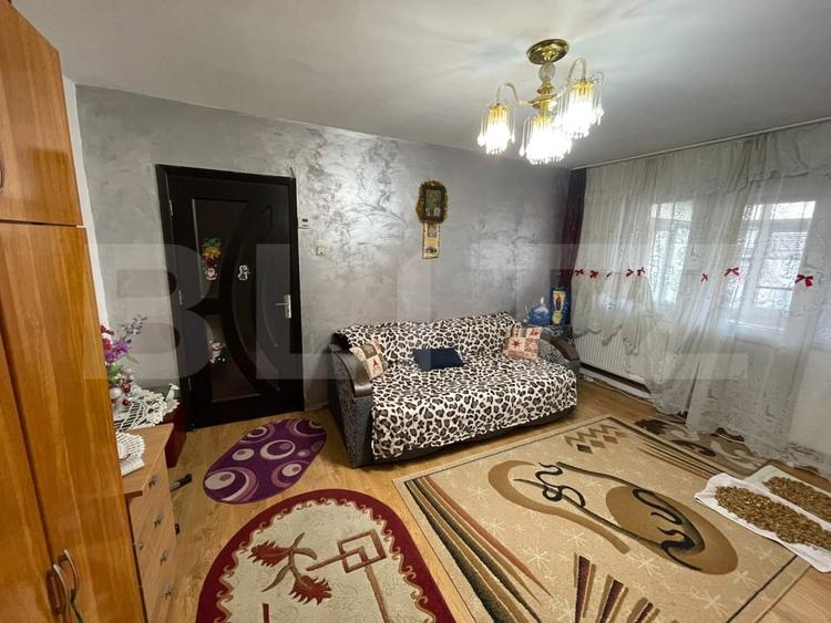 Apartament cu 2 camere semidecomandat, mobilat în Craiovița Nouă