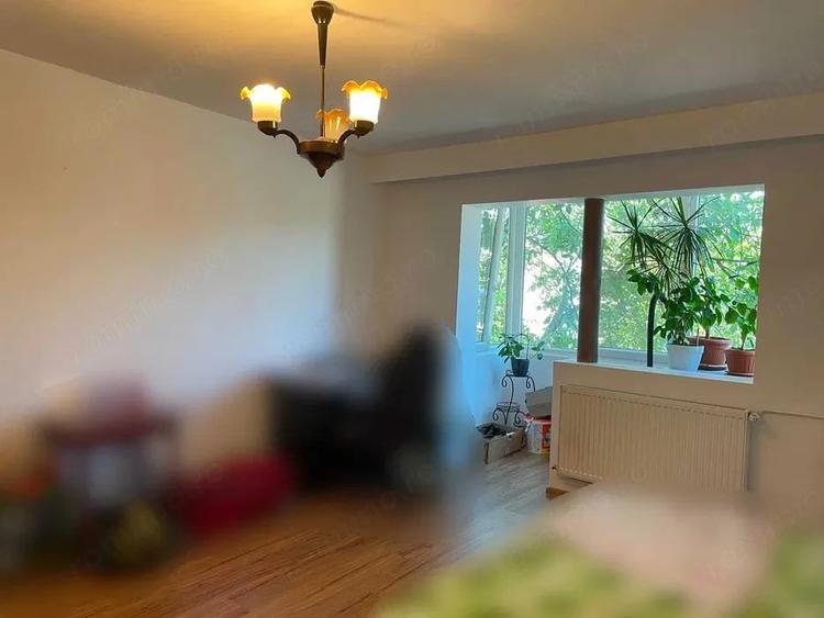 Apartament cu 2 camere semidecomandat, mobilat în Girocului