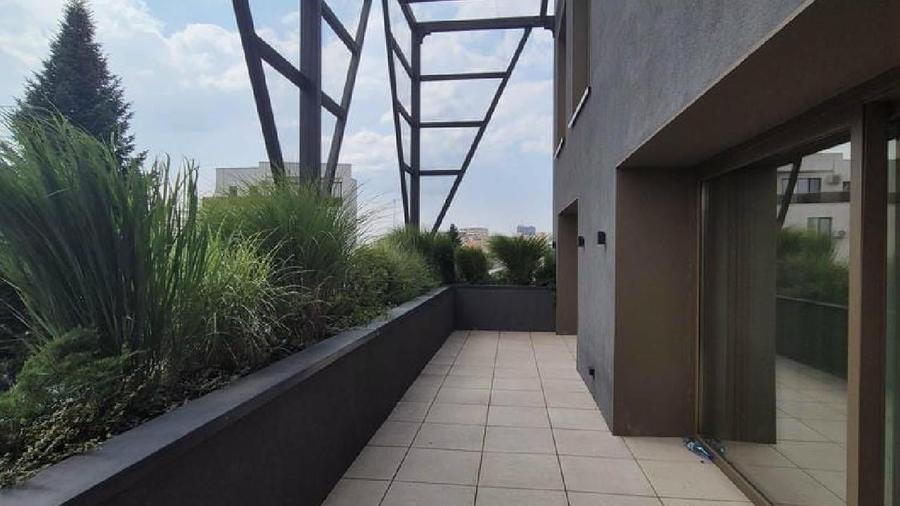 Apartament cu 4 camere semidecomandat în Central