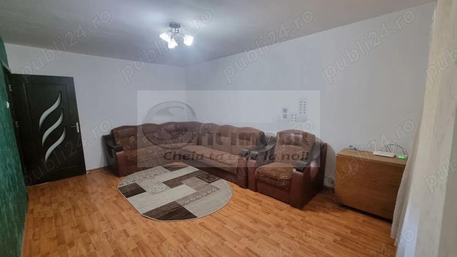 Apartament cu 3 camere decomandat în Nicolina