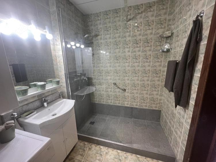 Apartament cu 3 camere semidecomandat în Doamna Ghica