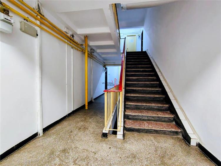 Apartament cu 3 camere decomandat în Titan