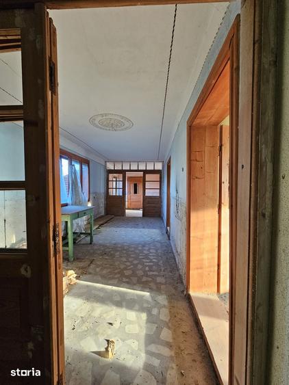 Casă cu 6 camere cu Teren 2000 Mp în Buntești