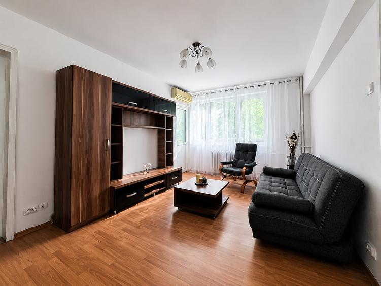 Apartament cu 3 camere decomandat, mobilat în Crângași