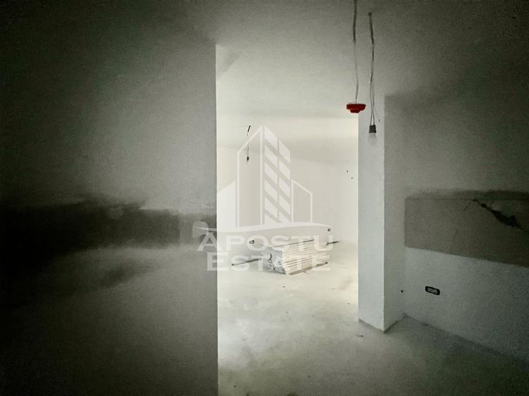Apartament cu 2 camere semidecomandat în Aradului