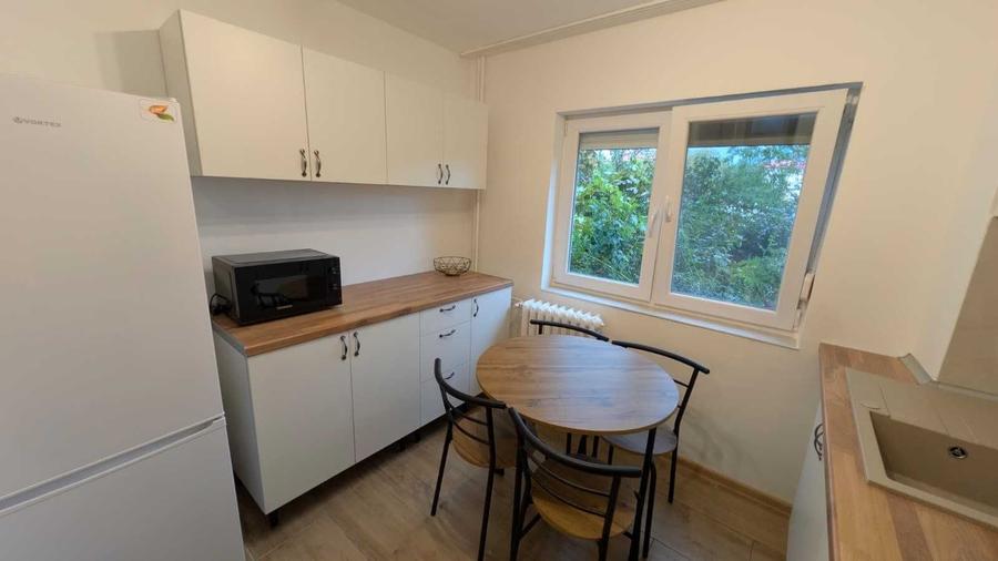 Apartament cu 3 camere decomandat în Central