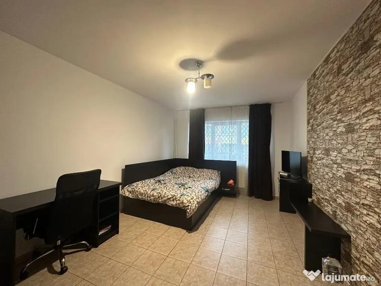 Garsonieră decomandată în Central