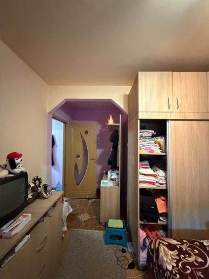 Apartament cu 3 camere semidecomandat în Giarmata